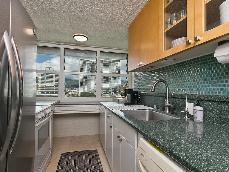 2015 Ala Wai Blvd #9C — Photo 9