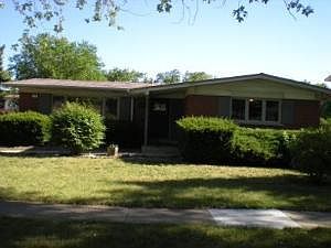 1st image of 829 W Manor Ct