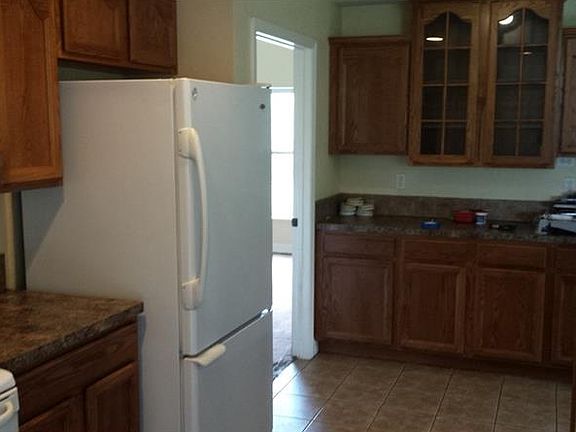 3rd image of 638 Hillside Dr