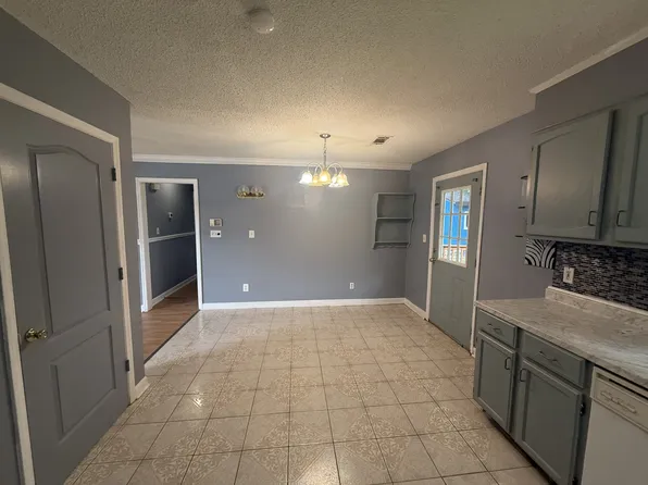 8027 Country Oaks Rd, Charlotte, NC 28227