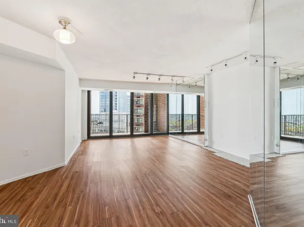 1420 Locust St APT 33D, Philadelphia, PA 19102