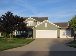 8372 Fairwood Dr, Jenison, MI 49428