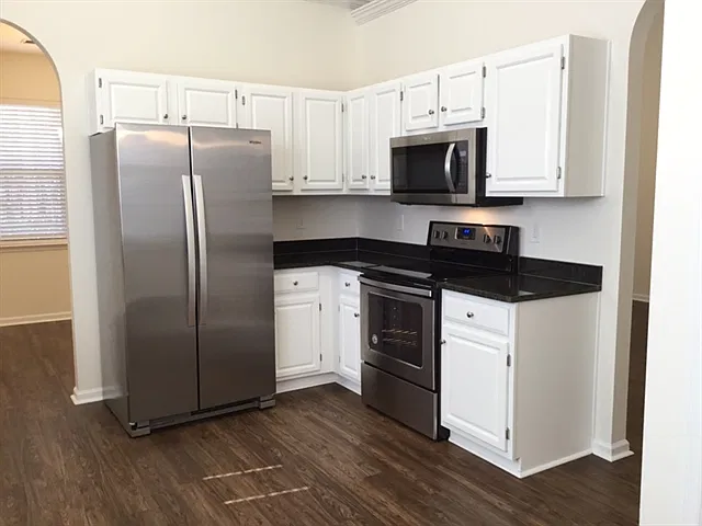 3 bed, 2.0 bath, 1508 sqft, $3,205 — Photo 2