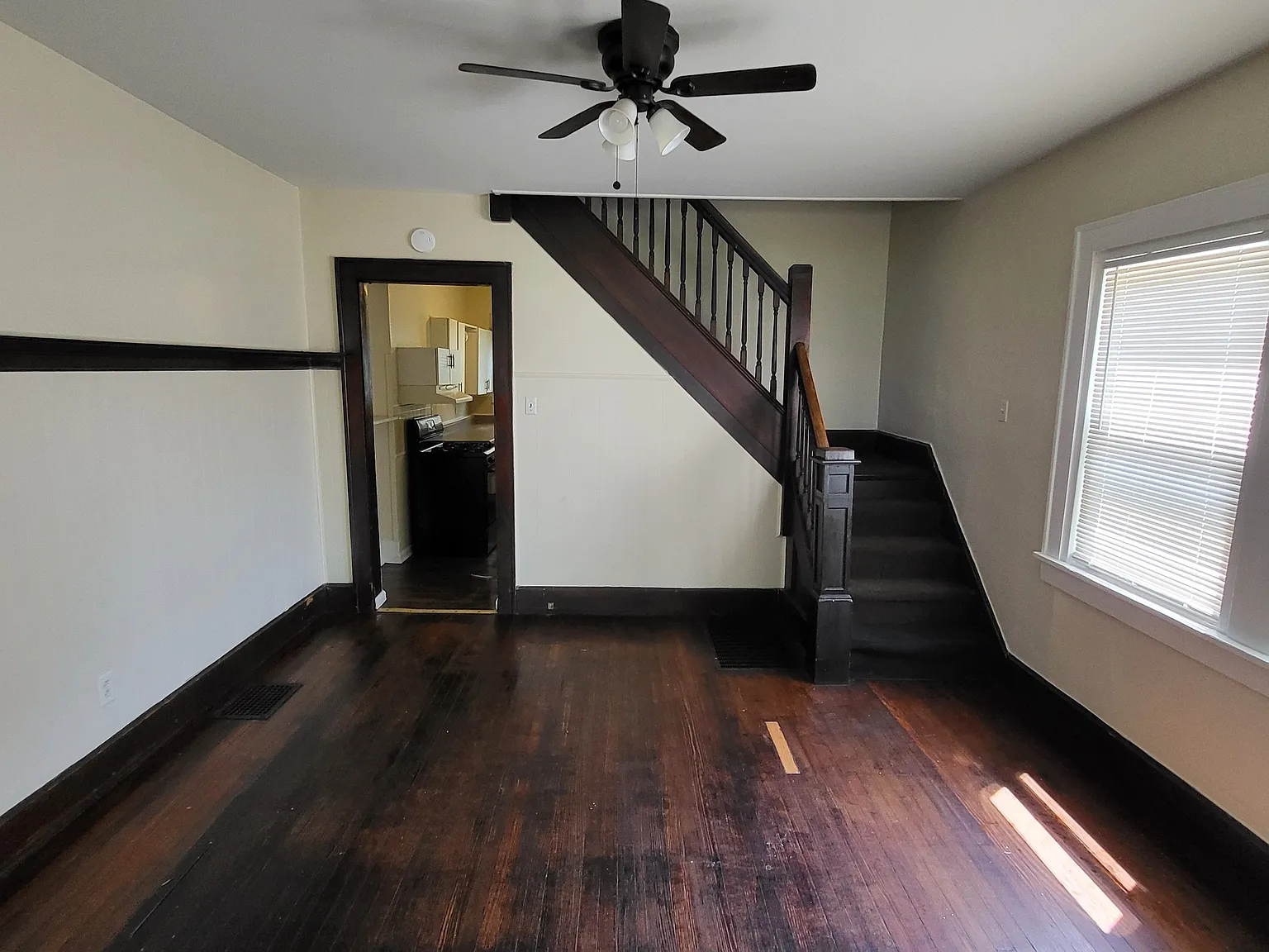 3 bed, 1.5 bath, 1090 sqft, $999 — Photo 4