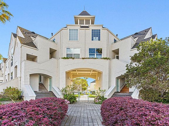 3rd image of 200 W Cliff Dr Unit 21