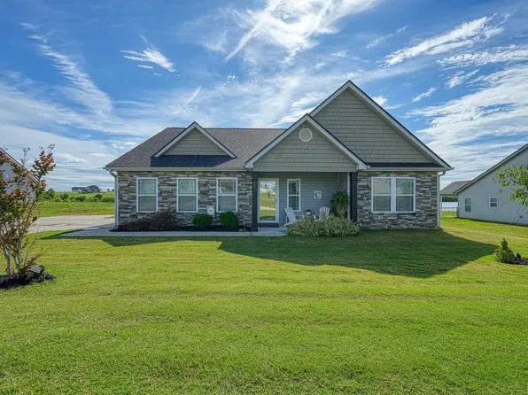 201 Meadow Lake Dr, Cowpens, SC 29330