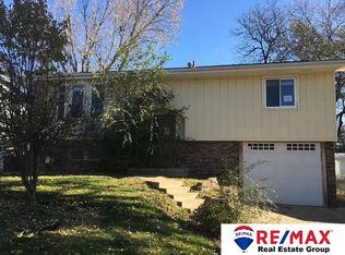 7401 Elm Dr, La Vista, NE 68128