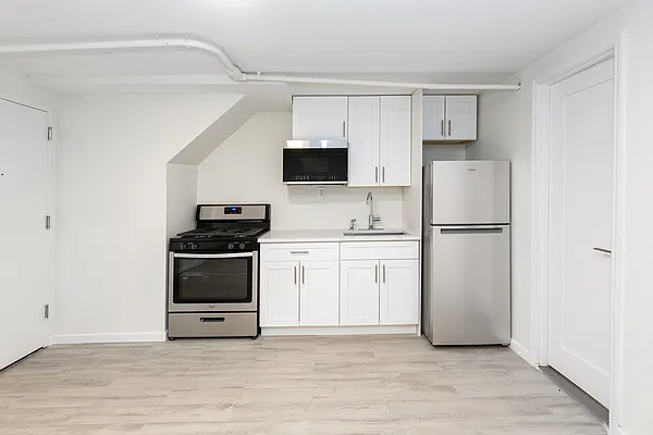 Rented by Compass | media 9