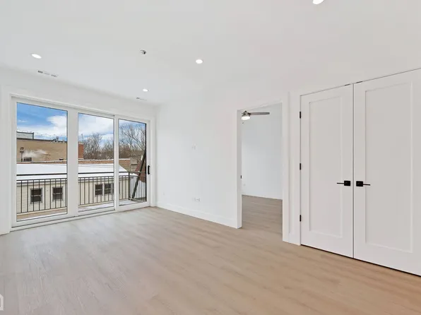 3322 N Halsted St #4R, Chicago, IL 60657