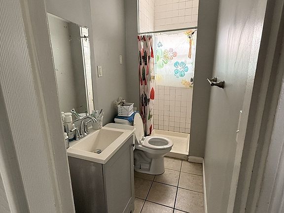 3rd image of 233 Eagle St
