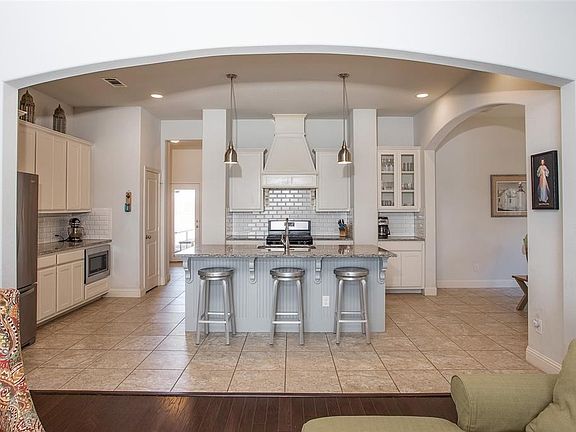 4th image of 204 Bluestem Ln