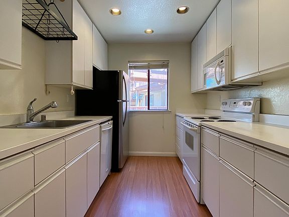 5th image of 4153 El Camino Way APT C
