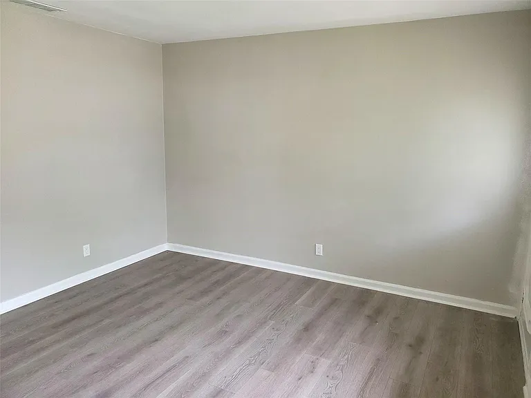 8907 Shepard Dr — Photo 3
