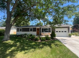 1251 Lily Rd, Oconomowoc, WI 53066