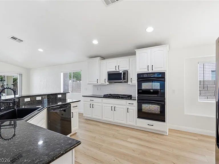 9717 High Alpine St — Photo 13