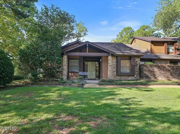 57 Cascades Cir W, Clinton, MS 39056