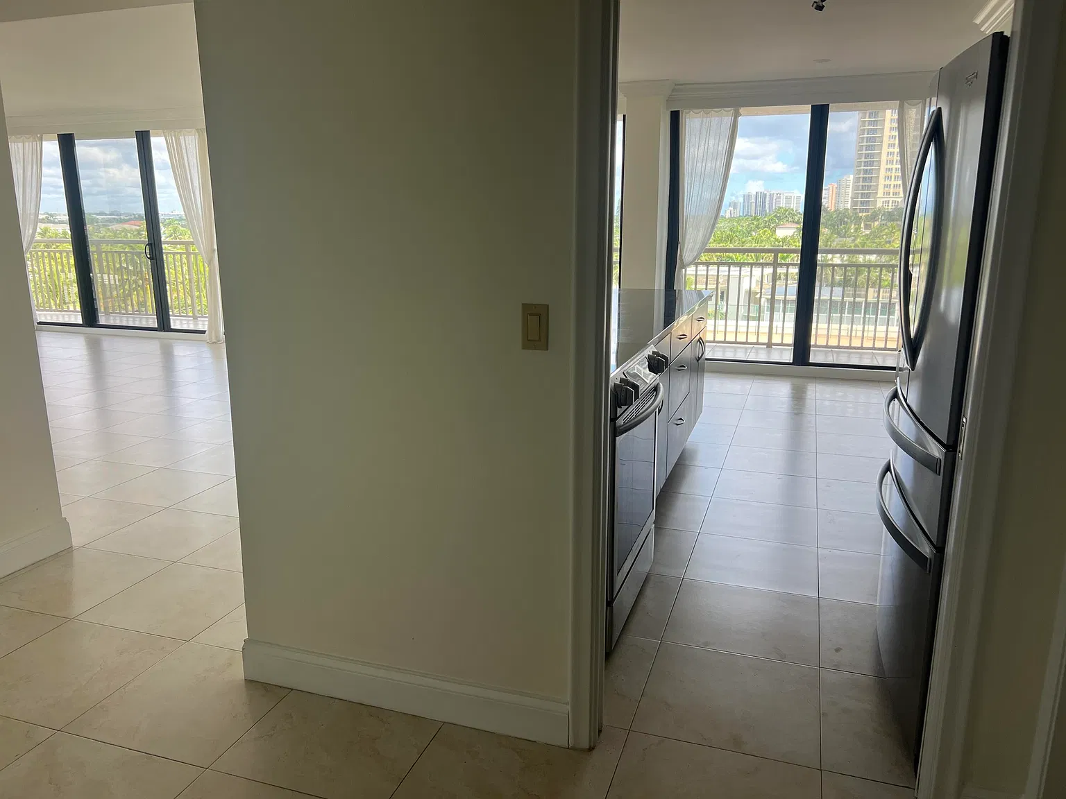 2 bed, 2.0 bath, 1566 sqft, $6,900 — Photo 4