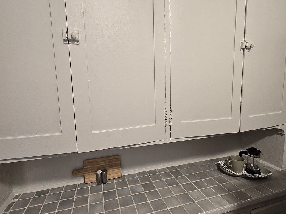 1st image of 2132 2nd Ave #205