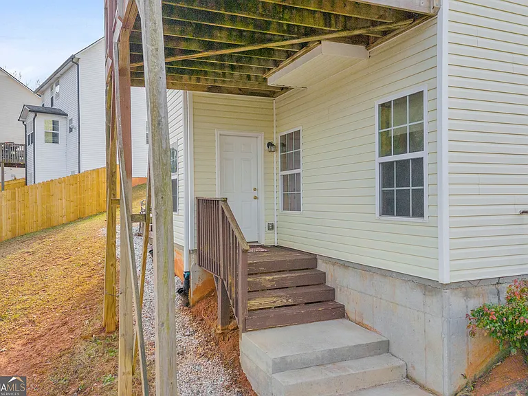 494 Bishop Ct — Photo 28