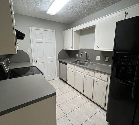 4th image of 9114 Jennifer St