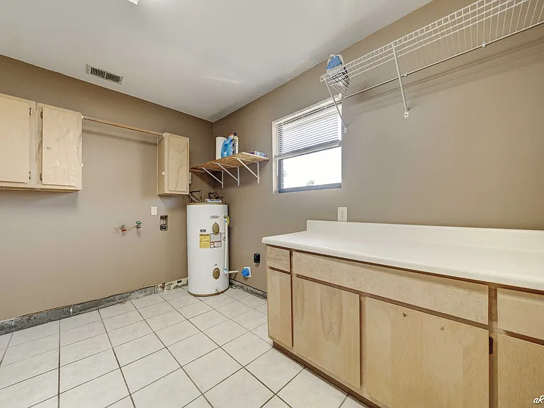 114 S Kimbrel Ave — Photo 16