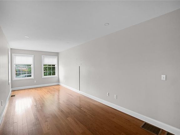 4th image of 11 Baldwin Ct