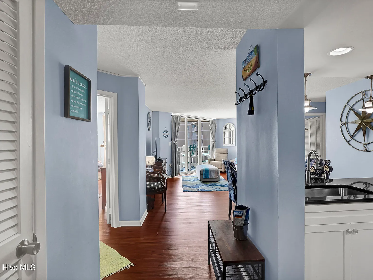 2 bed, 2.0 bath, 1010 sqft, $1,680 — Photo 3