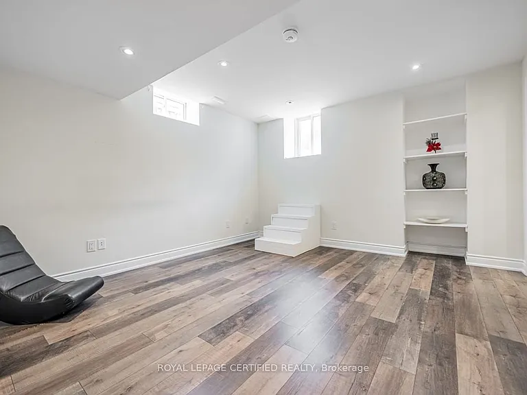 72 Little Britain Cres #BSMT — Photo 4