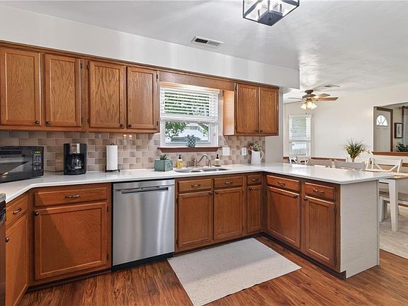 3rd image of 1124 Kilby Dr