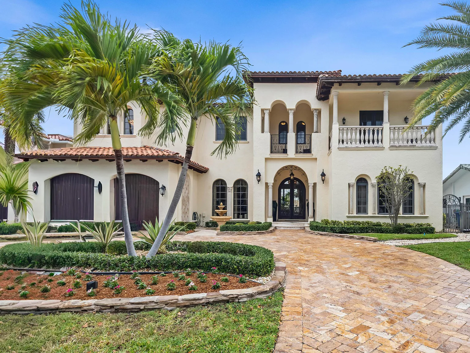 5 bed, 7.0 bath, 6322 sqft, $35,000 — Photo 4