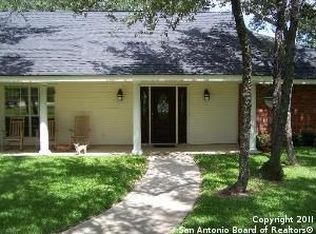 209 Southwood Oaks Dr, Floresville, TX 78114