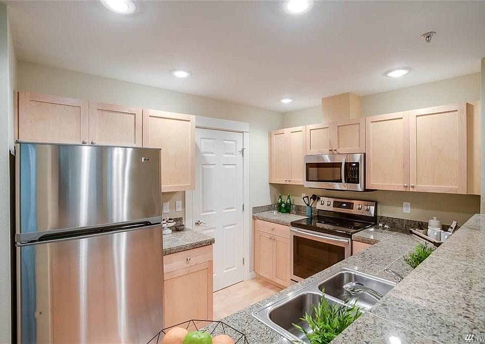 1st image of 25025 SE Klahanie Blvd #101