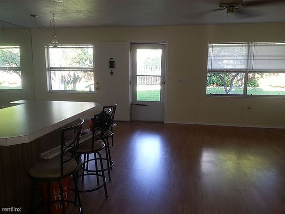 Livingroom, Diningroom and kitchen open layout