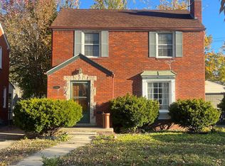 1342 Hollywood Ave, Grosse Pointe Woods, MI 48236