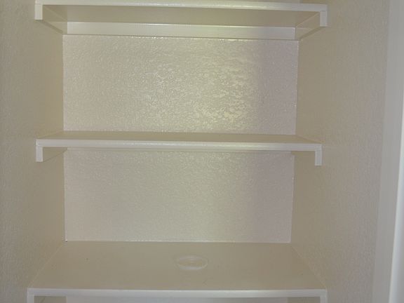 4th image of 208 W Robin Ln