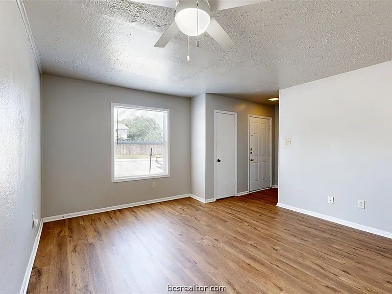 1327 Airline Dr — Photo 4