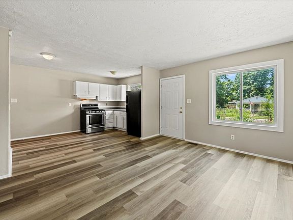 4th image of 2119 White Ave