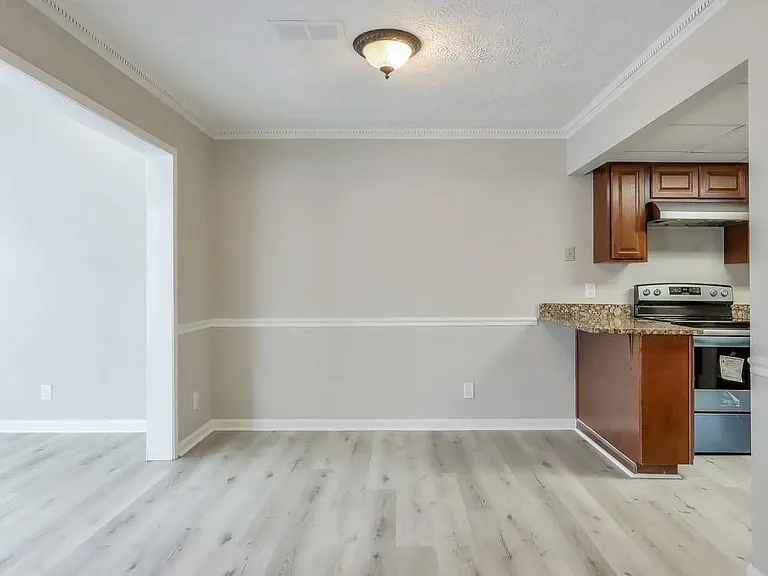 1627 Homestead Trl — Photo 6