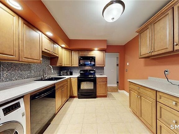 5th image of 125 Warner Hill Rd Unit 128