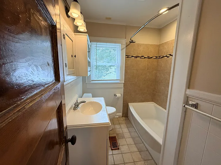 502 S Main St — Photo 8