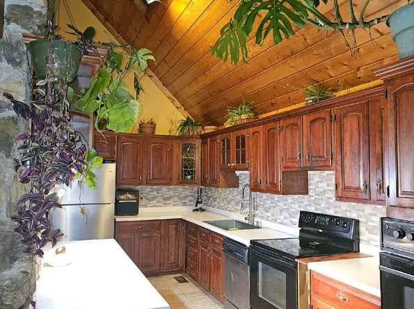 17 Mount View Dr, Afton, VA 22920