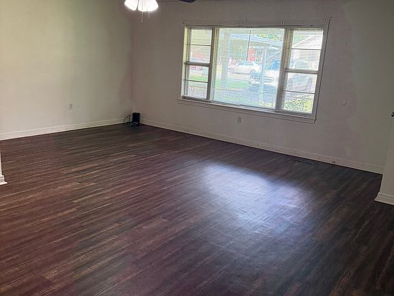 4th image of 821 N Center St #821