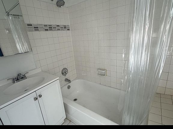 4th image of 2928 Cambridge St