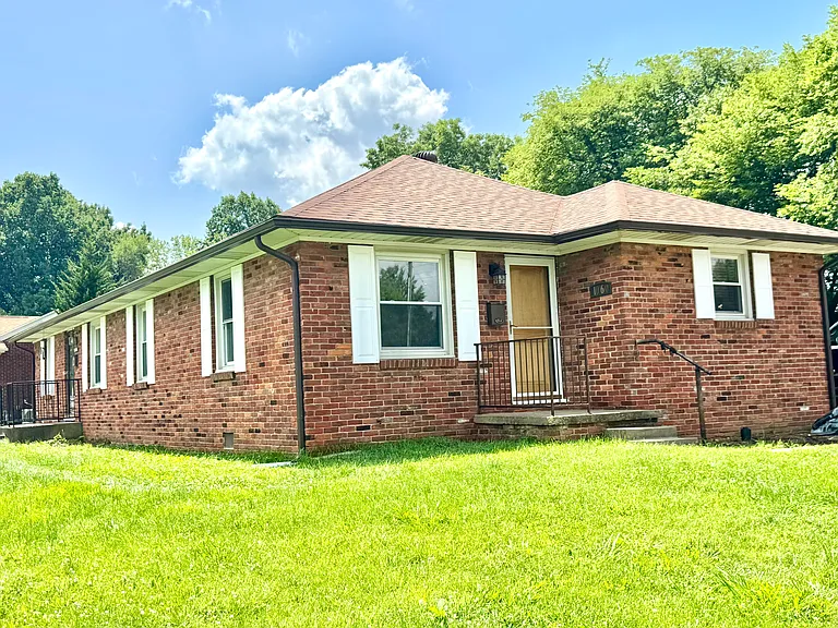 2700 Castlewood Pl #B — Photo 1