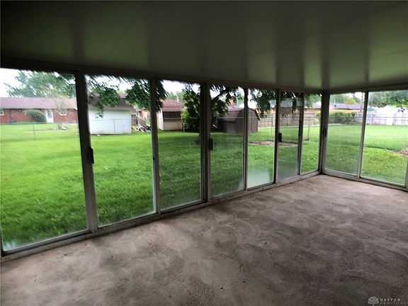 5th image of 344 Winnimac Ave