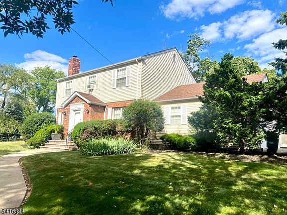 3rd image of 321 Tucker Ave