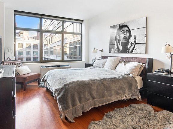 4th image of 1 Morton Sq APT 6GW