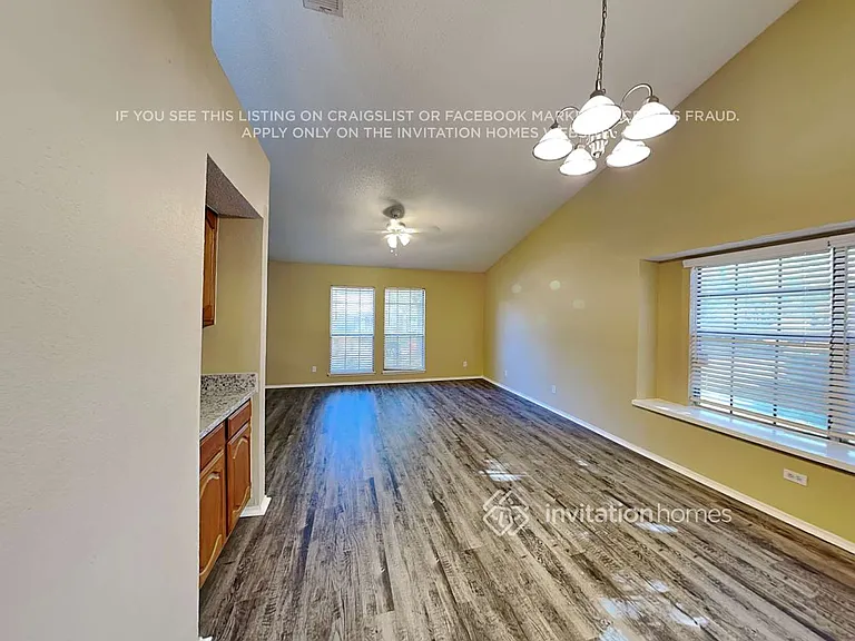 1028 Twin Falls Dr — Photo 11
