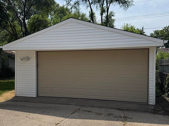 5th image of 1051-1051 Redleaf Ln