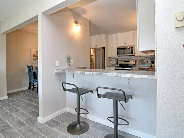 3233 West Mangold AVENUE Unit C, Greenfield, WI 53221